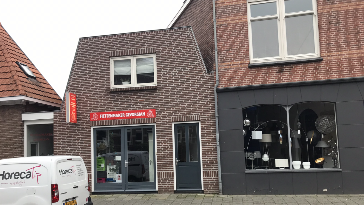 Gevel van Fietsenmaker Gevorgian aan de Assendorperstraat in Zwolle